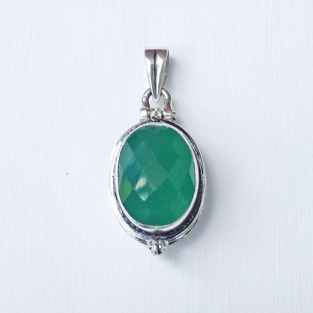 Green onyx store crystal necklace